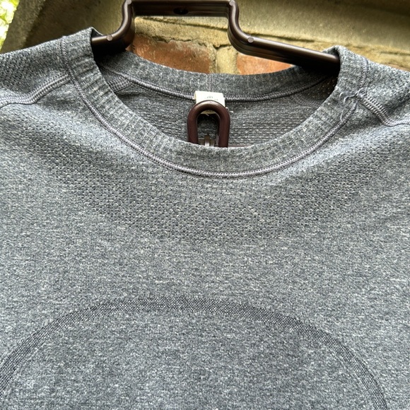 Lululemon Swiftly Tech Long-Sleeve Shirt Gray with Thumb Keyhole - Size 8 - Picture 7 of 14